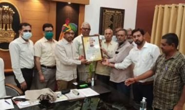 जिला कलक्टर नमित मेहता का बीकानेर सुथार समाज ने किया सम्मान