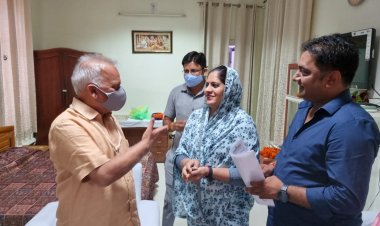 महापौर ने की मुख्य सचिव निरंजन आर्य से मुलाकात*