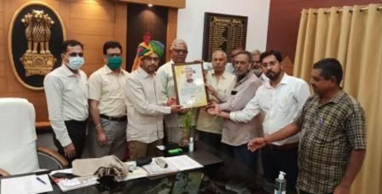 जिला कलक्टर नमित मेहता का बीकानेर सुथार समाज ने किया सम्मान