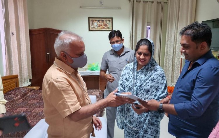 महापौर ने की मुख्य सचिव निरंजन आर्य से मुलाकात*