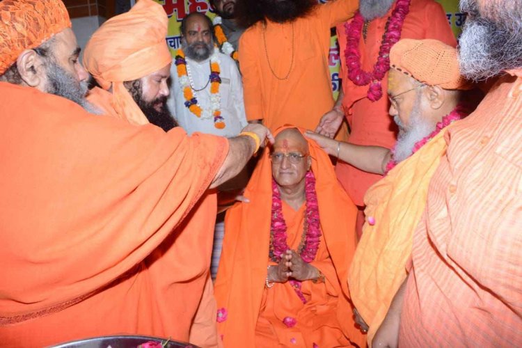 हरिद्वार में सिन्धी संत खे महंतायी ॾिनी वई