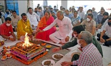 मुख्यमंत्री ने दुर्गा अष्टमी पर की पूजा