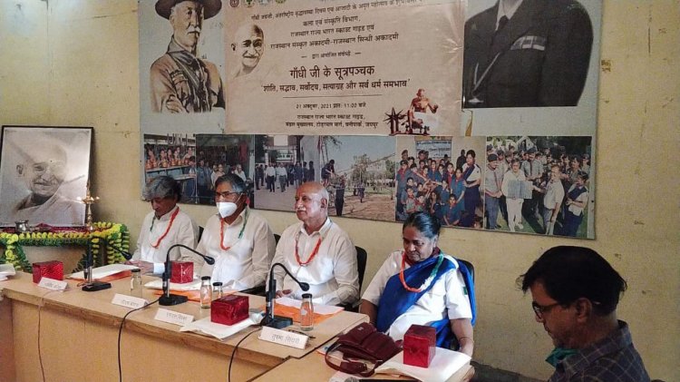 गांधी भारत की आदत है और आदतें न छूटती है और बदलती है