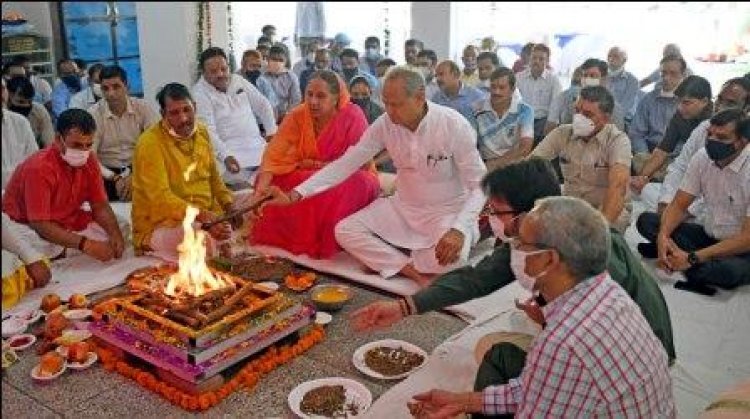 मुख्यमंत्री ने दुर्गा अष्टमी पर की पूजा