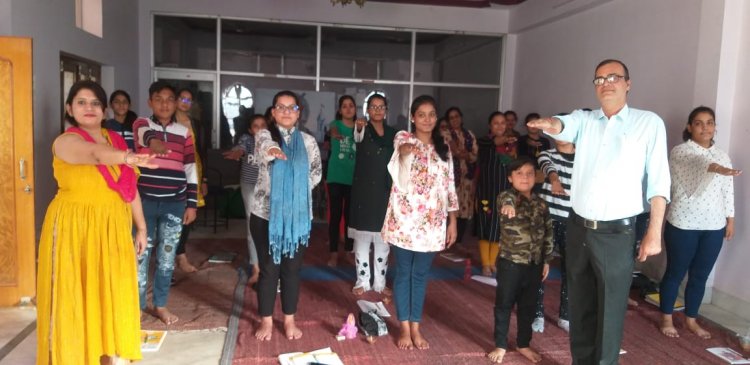 सिन्धी शिक्षा शागिर्द - मित्रों ने मनाई दीपावली