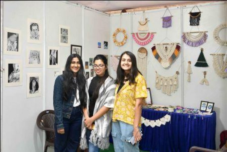 वर्षिता तनवानी की कलाकृतियां कला महोत्सव में प्रदर्शित