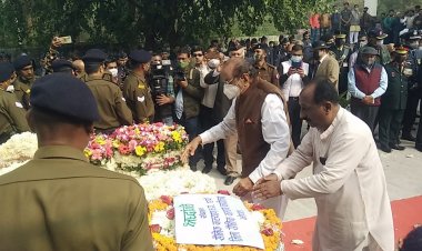 पुष्प चक्र अर्पित कर  सिंधी समाज ने दी कैप्टन वरुण सिंह को अंतिम विदाई