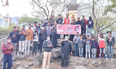 शहीद हेमू कालाणी 79वें बलिदान दिवस की पूर्व सध्ंया पर किया दीपदान व देशभक्ति आधारित कार्यक्रम