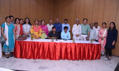 ’आज़ाद भारत में सिन्धियुनि जी जद्दोजहद’’ मासिक अदबी गोष्ठी आयोजित