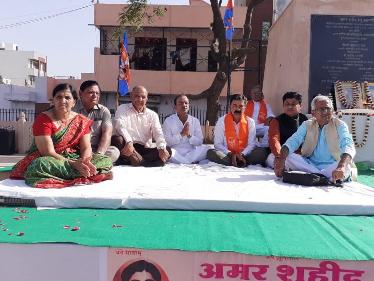 राष्ट्र के लिए जिएं ,राष्ट्र के लिए मरें,साधना के बन प्रदीप अंधकार को हरें  - साईं मुकेश साध