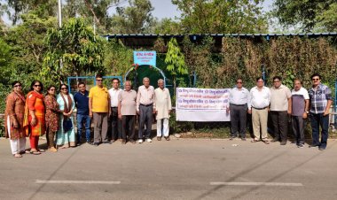 सर्किल ने पक्षियों के लिए जनकपुरी गार्डन में बांधे  परिण्डे,वरिष्ठ नागरिक भरेंगे रोज जल