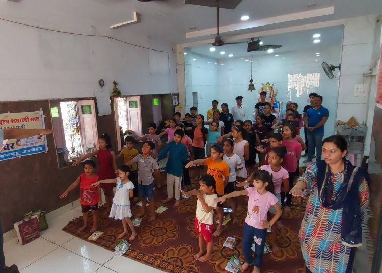 घर घर सिन्धी भाषा अपनाने की  बच्चों ने ली शपथ