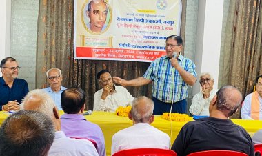 सिन्धी भाषा में भी समॄद्ध साहित्य व समाज में श्रेष्ठ साहित्यकार