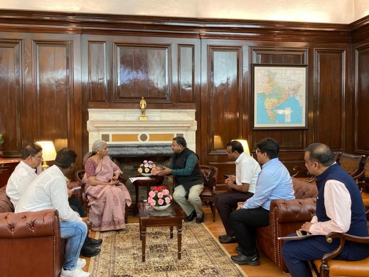 अशोक वासवानी मिले वित्तमंत्री से - की दाल व पशु भोजन पर जी एस टी समाप्त करने की मांग