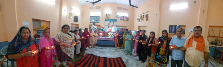 दीपों की रोशनी से जगमगाया झूलेलाल मंदिर