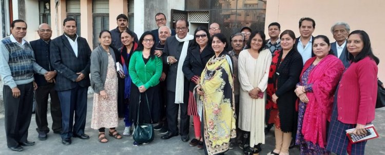 मासिक अदबी गोष्ठी नवोदित रचनाकारों के लिये एक अवसर है - इकराम