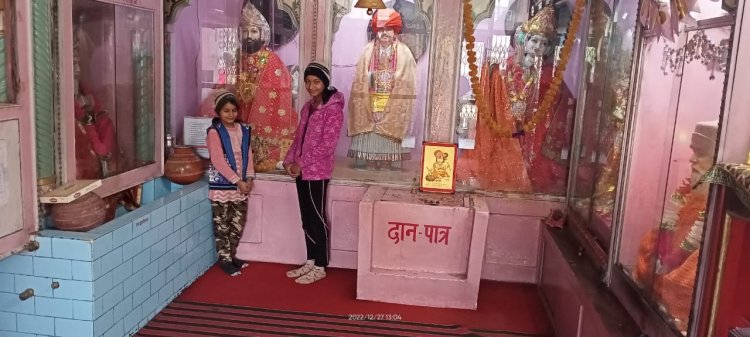 विश्व     सिन्धी   सेवा   संगम   द्वारा   बच्चों   को  टोपियों   का   वितरण