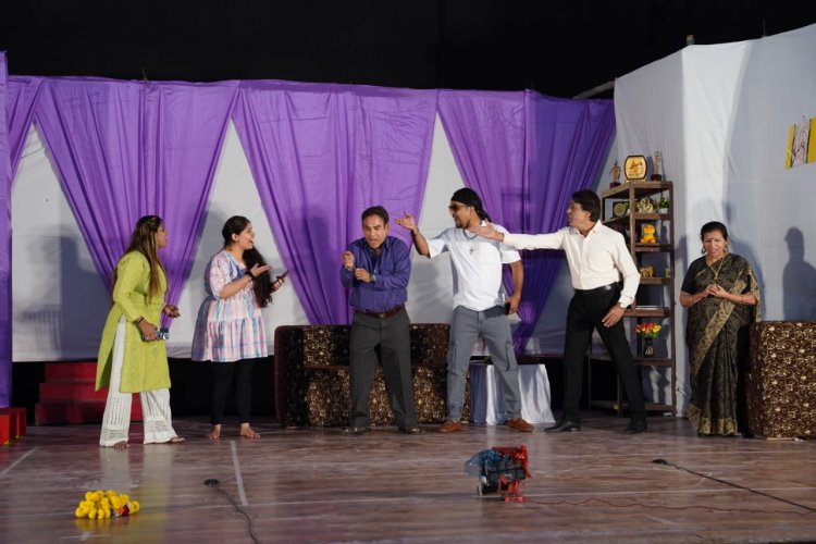 सिंधी हास्य नाटक इश्क़ ऑफ़लाइन ने दर्शको को खूब हंसाया