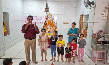 सिंधी पकवानों के बारे में जानकर खुश हुए बच्चे