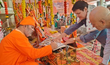 ’सद्गुरू टेऊँराम जयन्ती विशेषांक’ का लोकार्पण प्रेमप्रकाश मण्डलाध्यक्ष स्वामी भगत प्रकाश द्वारा किया गया