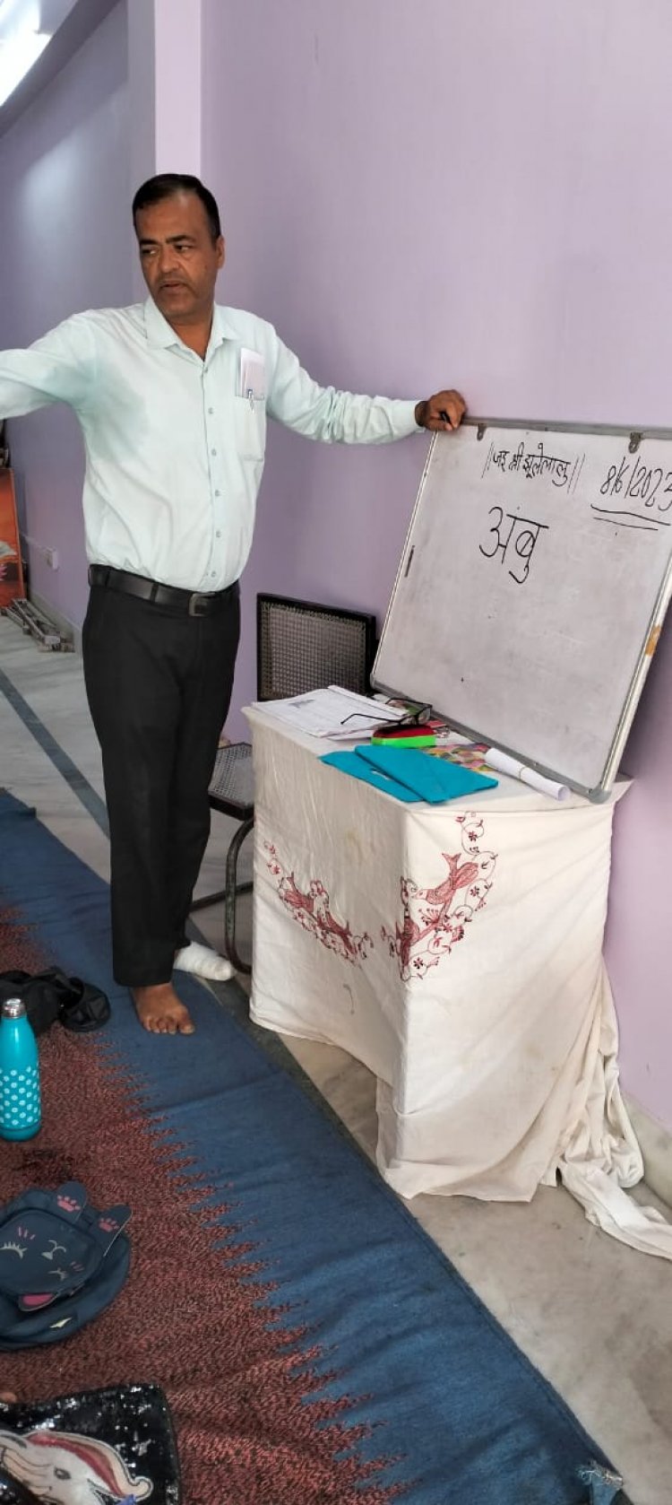 अचो त सिन्धी सिखूं शिविर में भाषा ज्ञान के साथ नॄत्य व ढोलक वादन का भी प्रशिक्षण