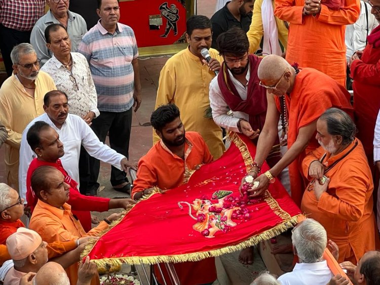 हरी शेवा उदासीन आश्रम सनातन मंदिर भीलवाड़ा के वार्षिकोत्सव में हुई धर्म ध्वजा  की स्थापना