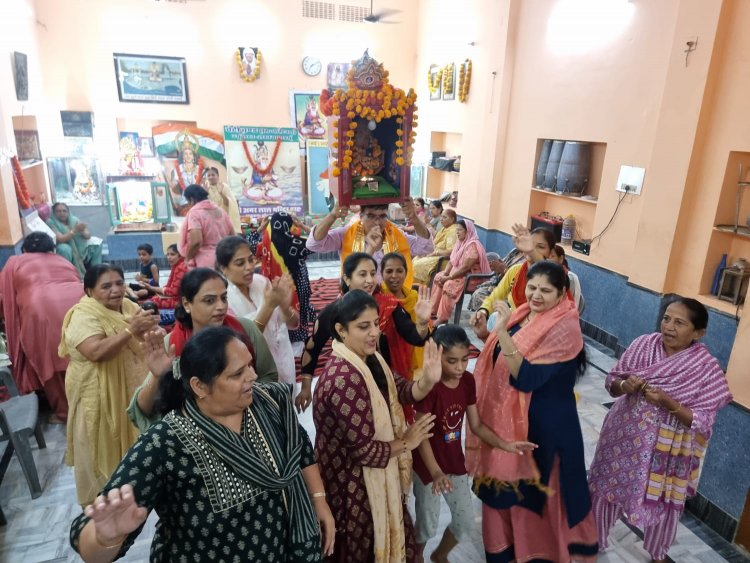 चालिहा महोत्सव में सजाया झूलेलाल जी का बहराना साहिब