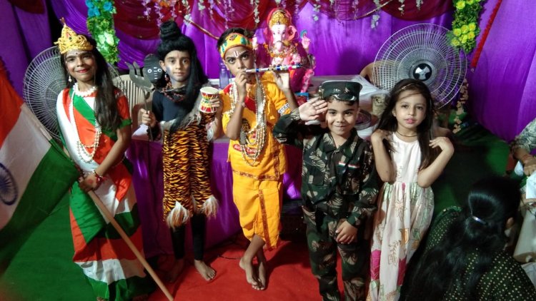 गणेश चतुर्थी  कार्यक्रम में  नन्हें बच्चों ने  मनमोहक  रुप धारण कर सबका मन  मोह लिया