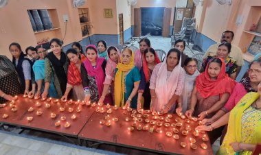 झूलेलाल जी मंदिर में सजाई दीपमाला शत् प्रतिशत मतदान का लिया संकल्प